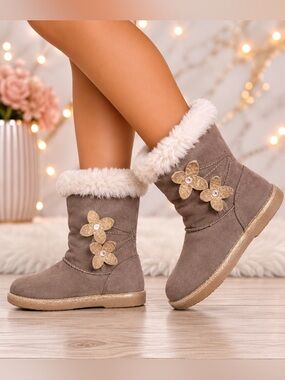 (0008) Girls: 3 Med Unbranded Faux Fur Boots- Y3